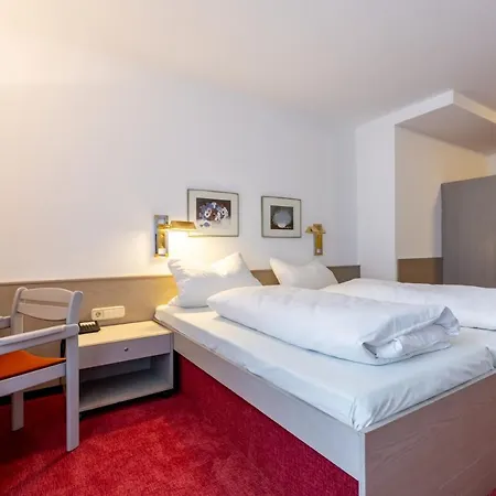 Hotel Baden-Baden באדן-באדן