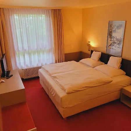 מלון Hotel Baden-Baden 3*